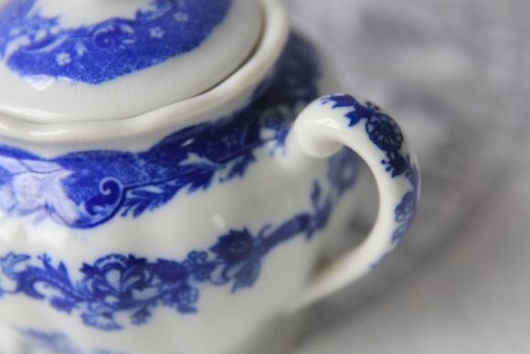 Фарфоровая сахарница. Винтаж