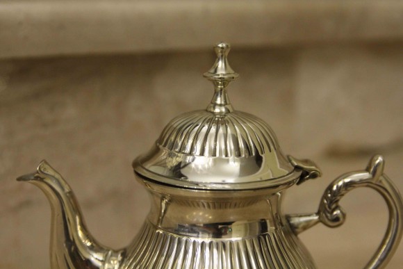 Тяжелый посеребренный чайничек идеальной формы и состояния. Европа