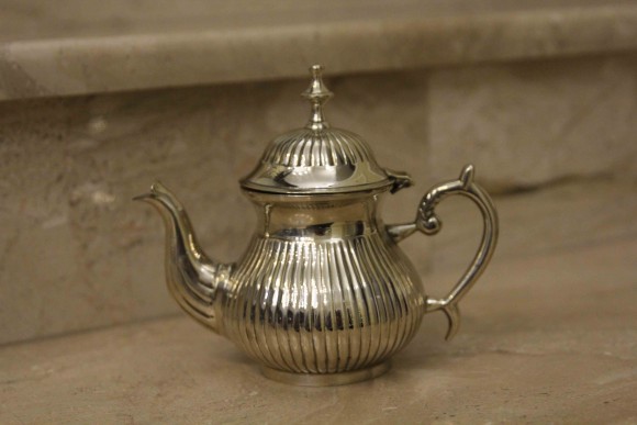 Тяжелый посеребренный чайничек идеальной формы и состояния. Европа