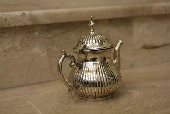 Тяжелый посеребренный чайничек идеальной формы и состояния. Европа