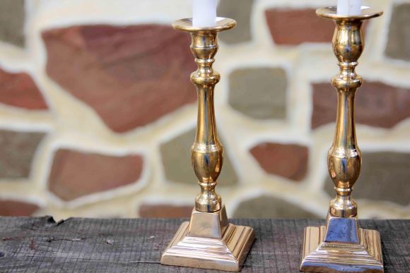 Отличная пара тяжелых латунных старинных подсвечников
