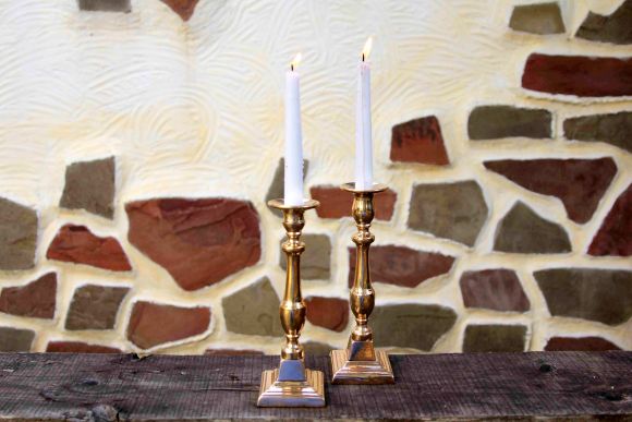 Отличная пара тяжелых латунных старинных подсвечников