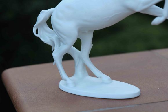 Фарфоровая статуэтка "Конь на дыбах" Kaiser / Кайзер. Германия.