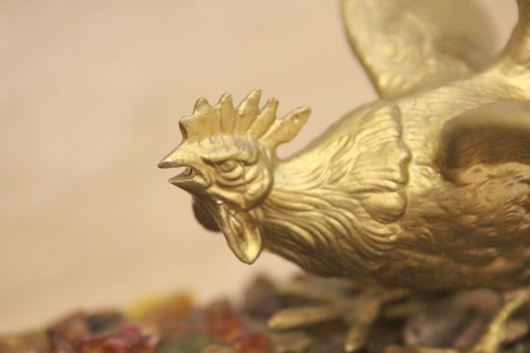 Композиция Бой петухов, украшена натуральным янтарем