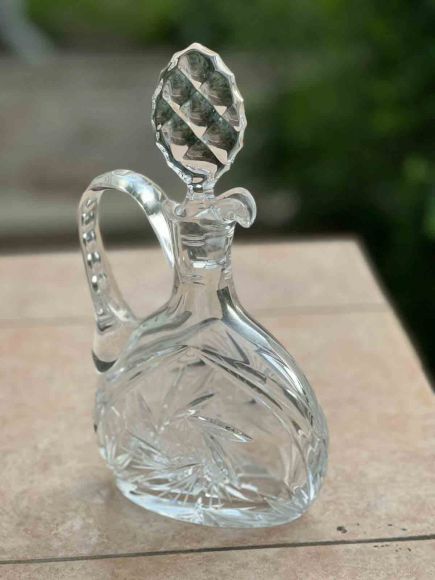 Хрустальный узкий графин