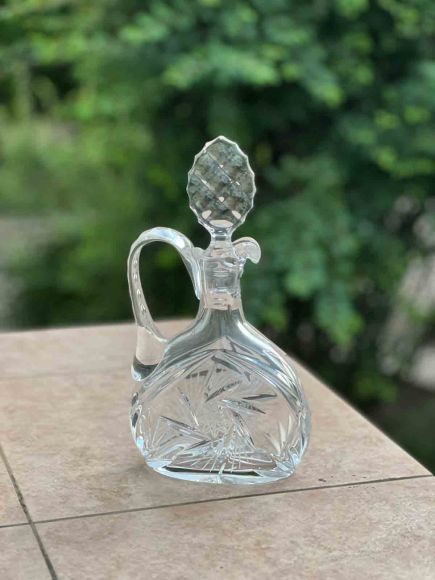 Хрустальный узкий графин