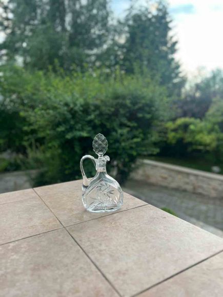 Хрустальный узкий графин