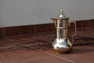 Идеальный старинный латунный кофейник
