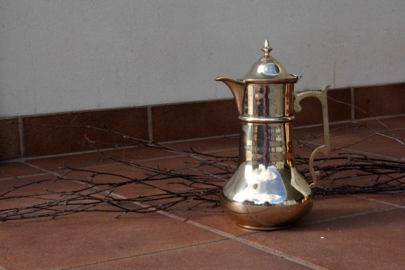 Идеальный старинный латунный кофейник