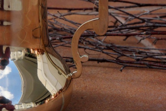 Идеальный старинный латунный кофейник