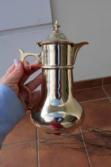 Идеальный старинный латунный кофейник