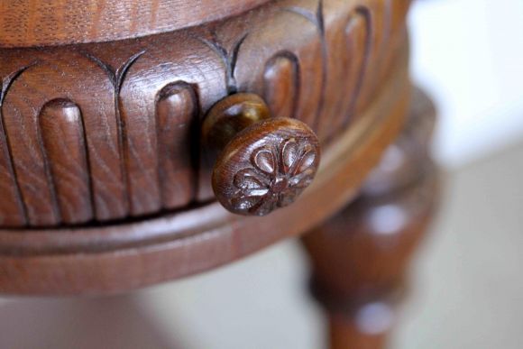 Самоварный дубовый столик с мраморной столешницей