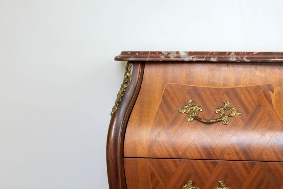 Антикварный комод в очень хорошем состоянии