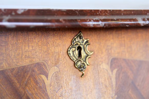 Антикварный комод в очень хорошем состоянии