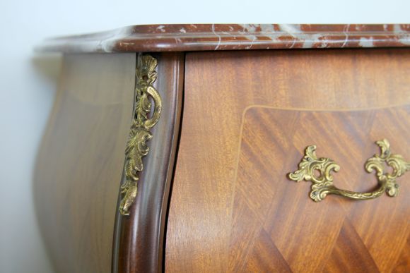 Антикварный комод в очень хорошем состоянии