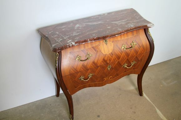 Антикварный комод в очень хорошем состоянии