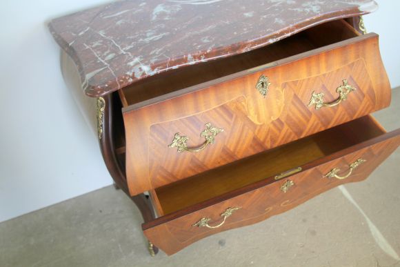 Антикварный комод в очень хорошем состоянии