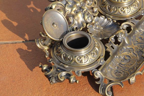 Старинная чернильница из бронзы. Европа. Начало 20 века