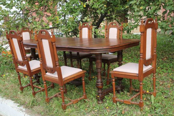 Антикварные дубовые резные стулья в идеальном состоянии