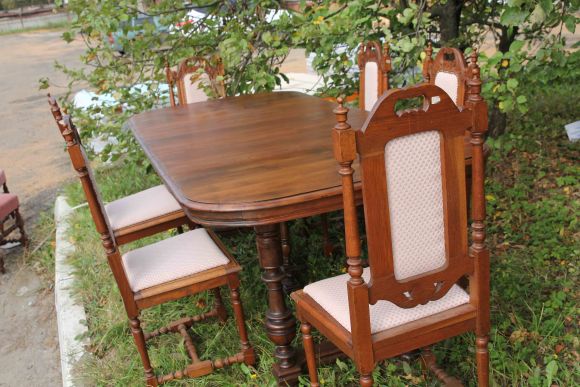Антикварные дубовые резные стулья в идеальном состоянии