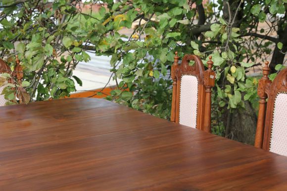 Антикварные дубовые резные стулья в идеальном состоянии