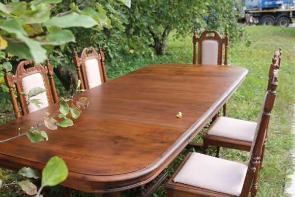 Антикварные дубовые резные стулья в идеальном состоянии