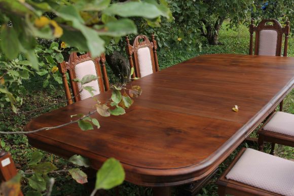 Антикварные дубовые резные стулья в идеальном состоянии