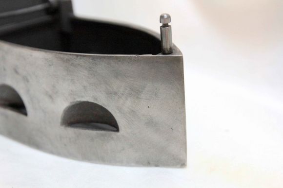 Утюжок угольный с деревянной ручкой. Середина 20 века.