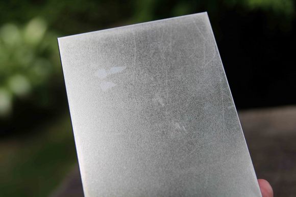 Металлическая шкатулочка с победоносным сюжетом и деревом внутри