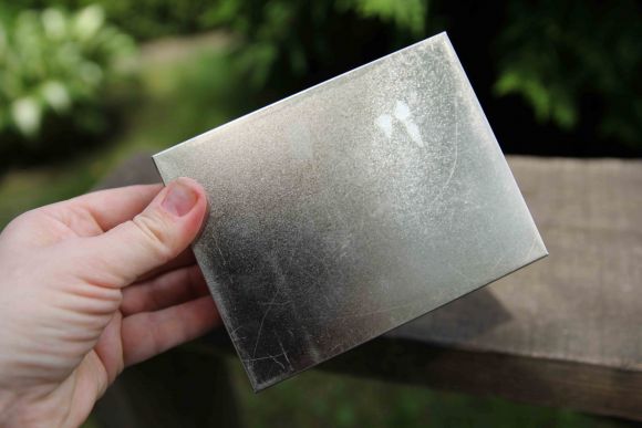 Металлическая шкатулочка с победоносным сюжетом и деревом внутри