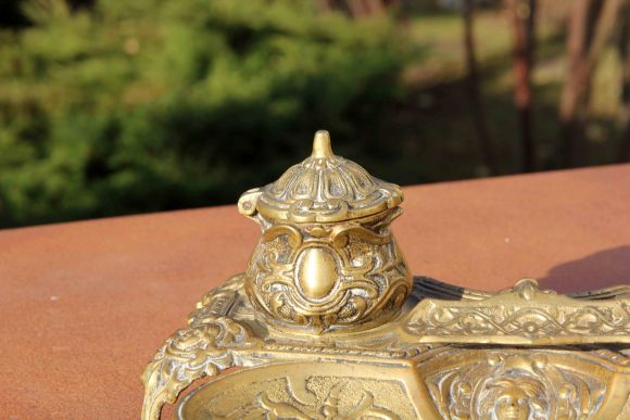 Старинная чернильница из бронзы с патиной. Европа. Начало 20 века