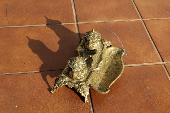 Старинная чернильница из бронзы с патиной. Европа. Начало 20 века