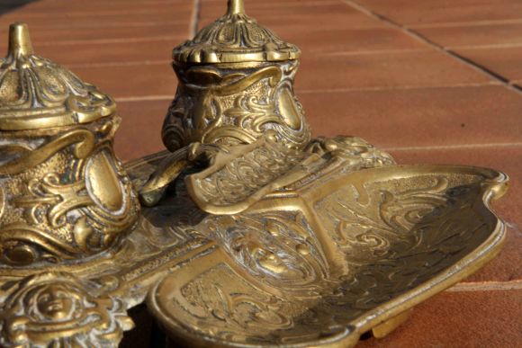 Старинная чернильница из бронзы с патиной. Европа. Начало 20 века