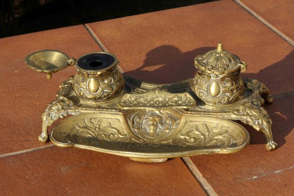 Старинная чернильница из бронзы с патиной. Европа. Начало 20 века