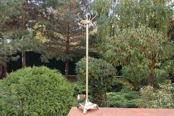 Винтажная латунная вешалка на интересной ноге