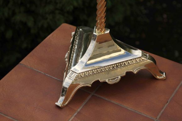 Винтажная латунная вешалка на интересной ноге