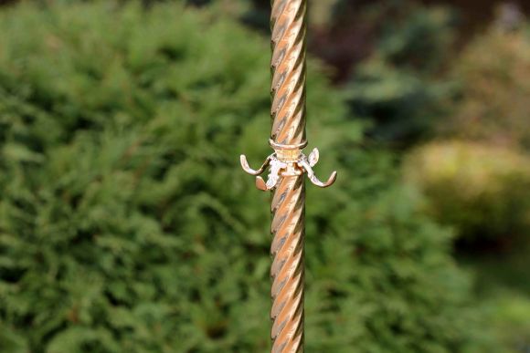 Винтажная латунная вешалка на интересной ноге