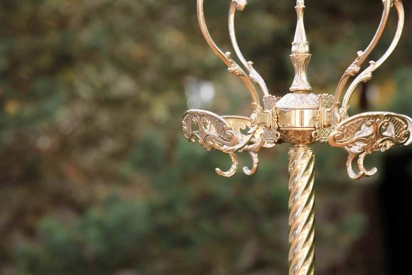 Винтажная латунная вешалка на интересной ноге