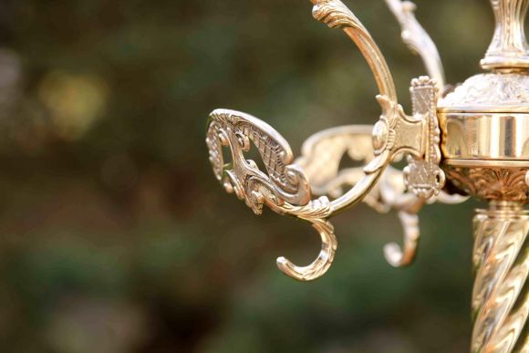 Винтажная латунная вешалка на интересной ноге