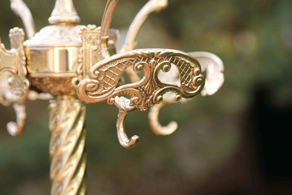 Винтажная латунная вешалка на интересной ноге