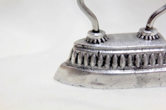 Маленький манжетный утюжок начала XX века. идеальное состояние