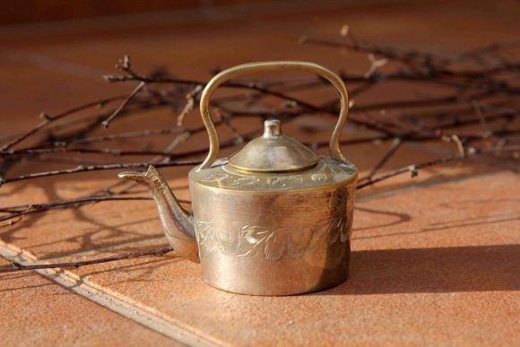 Чайничек из латуни с декором. Возможно для кукол