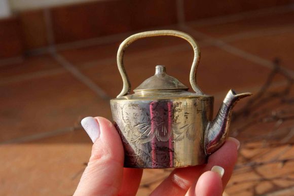 Чайничек из латуни с декором. Возможно для кукол
