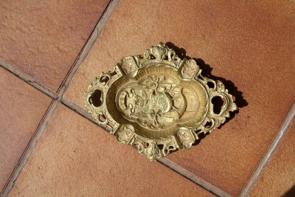 Невероятная пепельница. Вся в узорах и резьбе. Рог изобилия