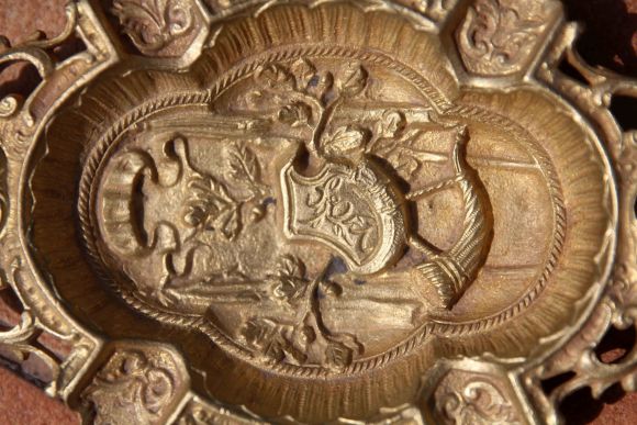 Невероятная пепельница. Вся в узорах и резьбе. Рог изобилия