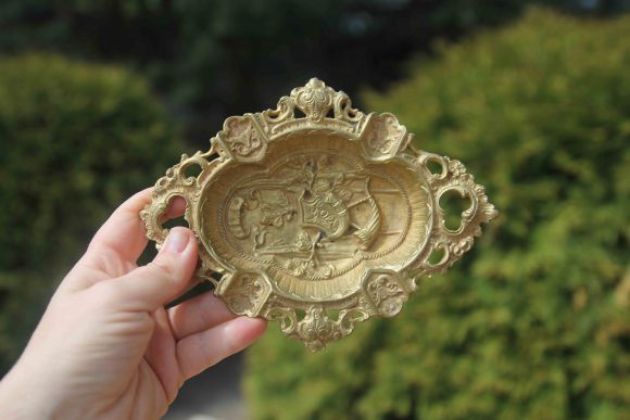 Невероятная пепельница. Вся в узорах и резьбе. Рог изобилия