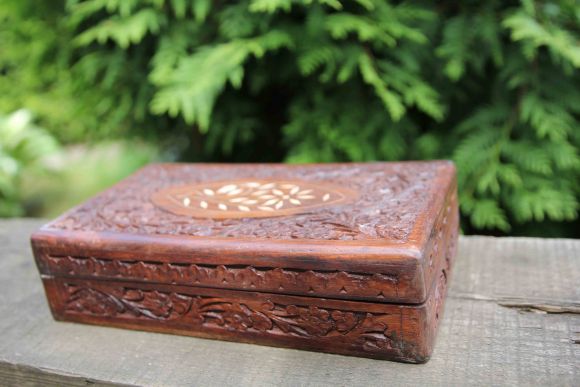 Большая резная деревянная шкатулка