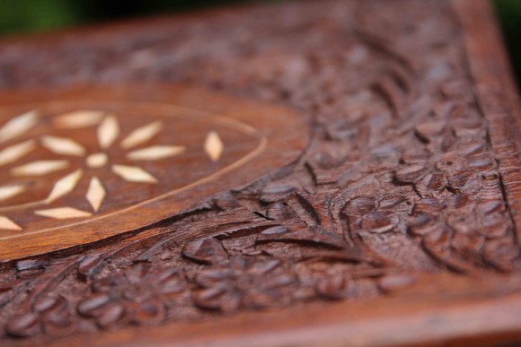 Большая резная деревянная шкатулка