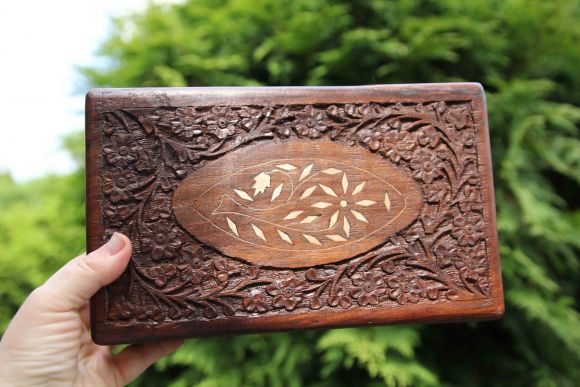 Большая резная деревянная шкатулка