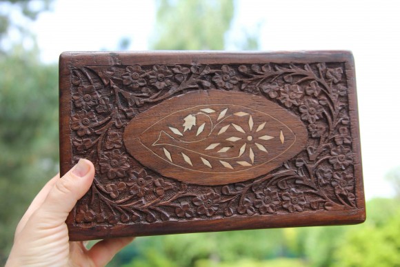 Большая резная деревянная шкатулка